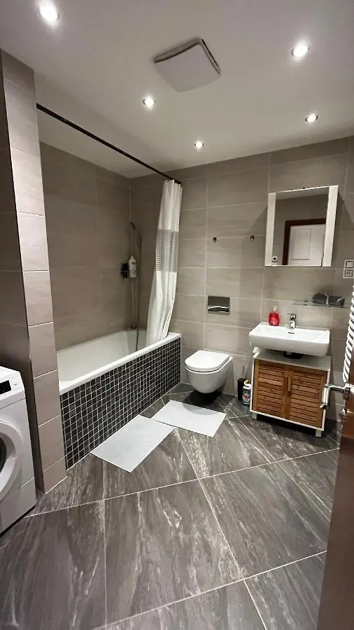 Residence Garden Tower s balkonem, garaz Prag Tschechische Republik